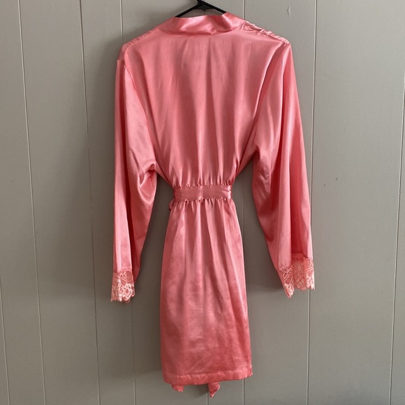 La Vie En Rose silky robe with lace trim size L/XL NWOT - Picture 2 of 8